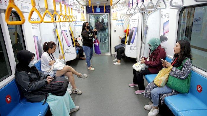 Transportasi Umum: Bukan Cuma Naik-Turun Tapi Mesin Ekonomi Lokal yang Diam-diam Powerful!